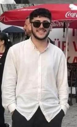 Konser sırasında girdiği denizde boğulma tehlikesi geçiren Emre, kurtarılamadı