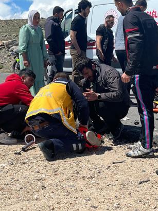 Niğde'de iki motosiklet kafa kafaya çarpıştı: 2 yaralı