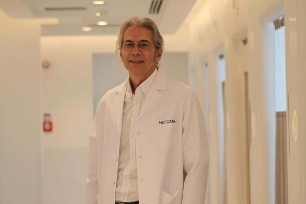 Uzmanından uyarı: Geçmeyen karın ağrısı ve şişkinlik kitle olabilir