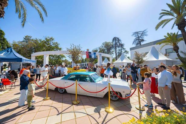 Klasik otomobil sergisine yoğun ilgi