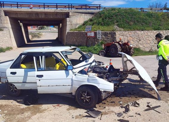 Kırıkkale'de traktör ile otomobil çarpıştı: 5 yaralı