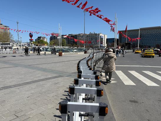 Taksim metro istasyonu ikinci bir duyuruya kadar kapatıldı