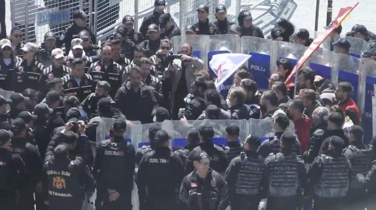 Taksim'de izinsiz gösteriye polis müdahale etti: 46 gözaltı