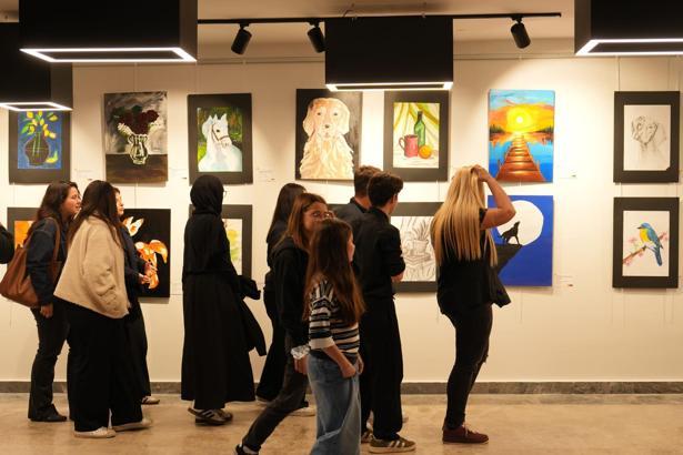 Genç sanatçılara eserlerini ücretsiz sergileme imkanı