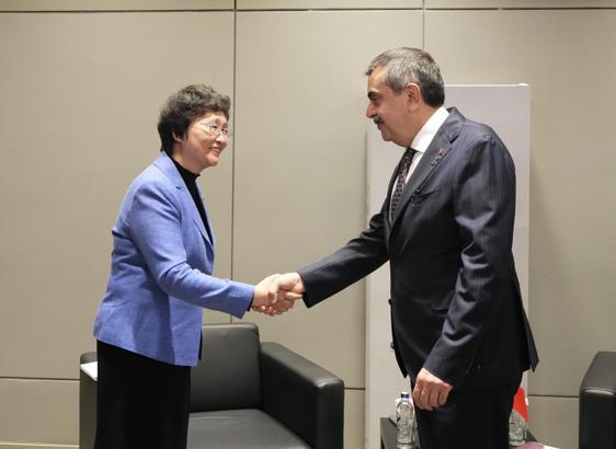 Bakan Tekin, Çin İnsan Kaynakları Sosyal Güvenlik Bakanı Wang ile görüştü