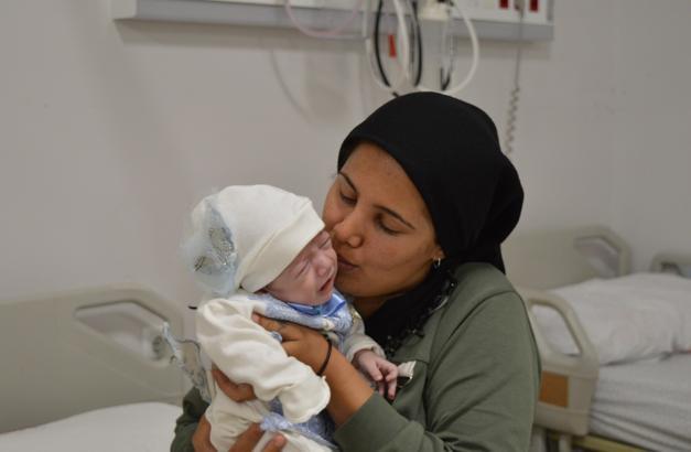 İç organları göğüs kafesinde doğan Reyyan bebek, ameliyatla sağlığına kavuştu