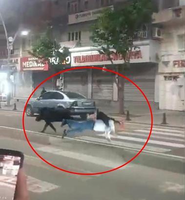 Kent merkezine inen yaban domuzu, 3 kişiyi yaraladı