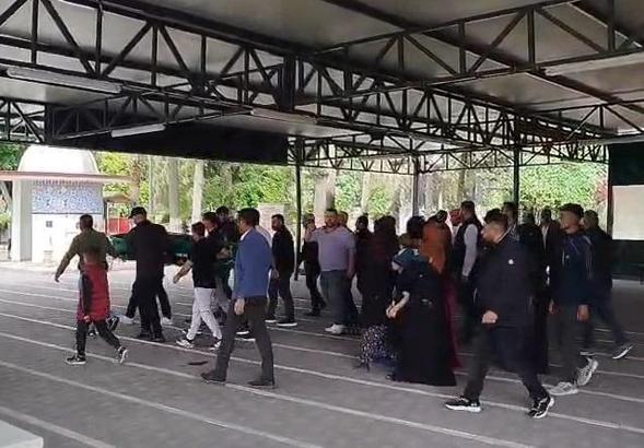 Babasının kullandığı minibüsün altında kalan Salih toprağa verildi