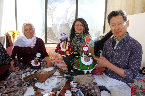 Japon sanatçı, 12 bin 500 kilometreden bez bebek tutkusu için Kayseri’ye geldi
