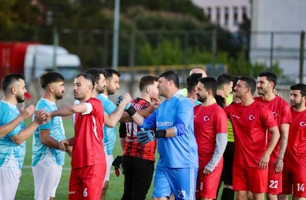 Gemlik’te İşçi Bayramı heyecanı yeşil sahaya taşındı