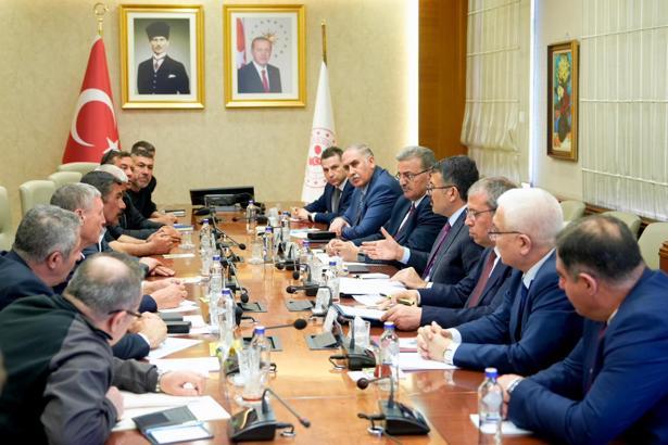 Bakanlıkta maden işçileri ve işveren arasında toplantı