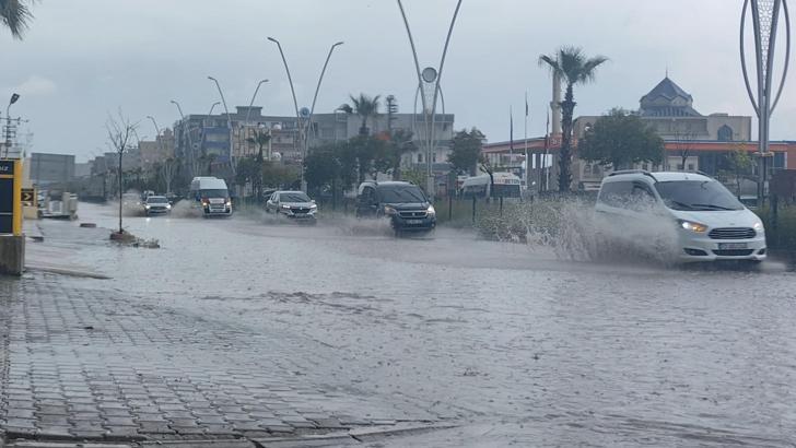 Silopi’de dolu ve sağanak etkili oldu