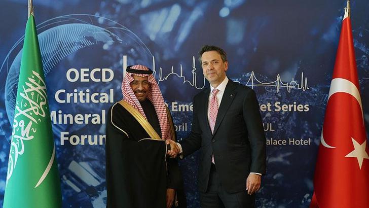 Bakan Bayraktar, Suudi Arabistan Sanayi ve Maden Kaynakları Bakanı İbrahim Al-Khorayef ile görüştü
