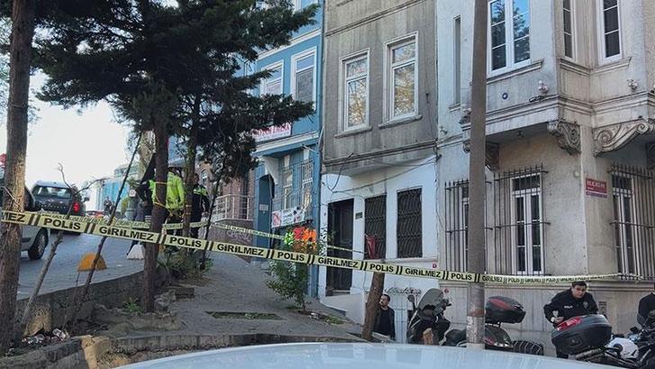 Beyoğlu'nda bir kişi evinde ölü bulundu