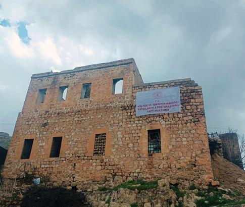 Derik’te Karahan Konağı’nda restorasyon başladı