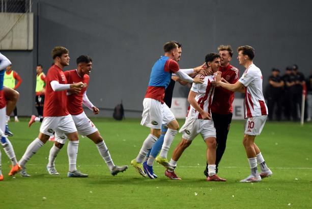 Ayvalıkgücü finallerin takımı