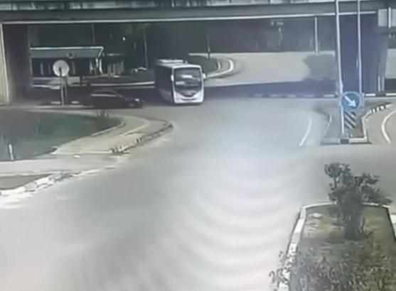 46 kişinin yaralandığı halk otobüsü kazası güvenlik kamerasında