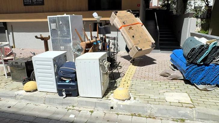 Kiracı olduğu ev icradan satıldı; yurt dışından döndüğünde eşyalarıyla sokakta kaldı