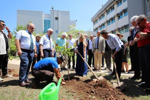 Daha yeşil bir Akdeniz Üniversitesi için 5 bin fidan dikildi