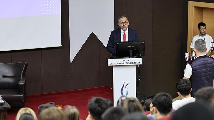 Dr. Mehmet Muharrem Kasapoğlu kamu yönetimi öğrencileriyle buluştu