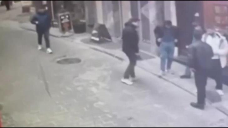 Taksim’de evden cep telefonu çalan 3 şüpheli yakalandı