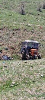 Traktör, dere yatağına devrildi; 1 ölü, 3 yaralı