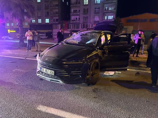 Mardin’de otomobil ile hafif ticari araç çarpıştı: 2 yaralı