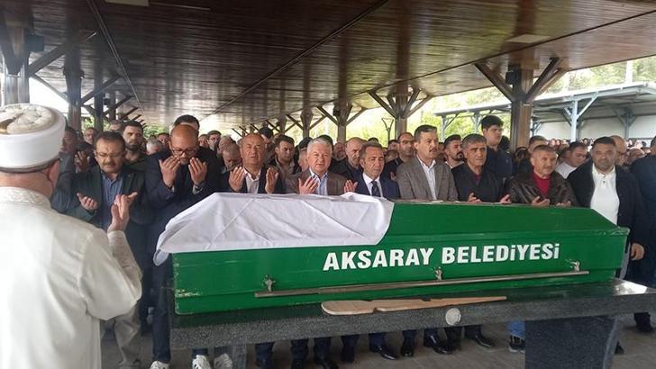 Yemek yaparken elbisesi tutuşup ölen kadın, toprağa verildi