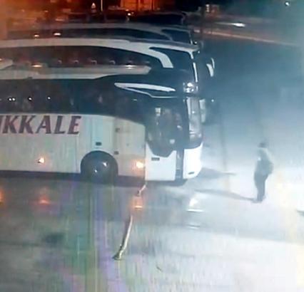 Balıkesir'de yolcu otobüsü devrildi; 3 ölü, 30 yaralı (3)
