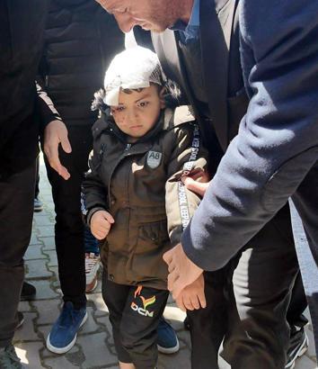 4 yaşındaki Sancar, yaralı kurtulduğu kazada ölen annesine veda etti