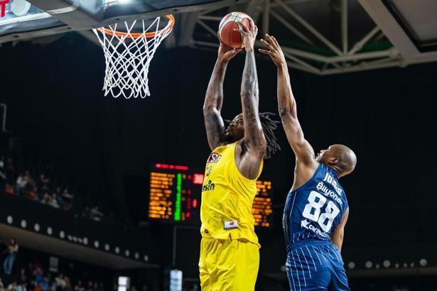 Mersin Spor- Anadolu Efes: 86-88