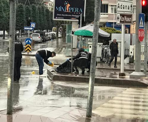 Çaldıkları para ve altınları kaza yaptıkları yerde bırakıp kaçtılar
