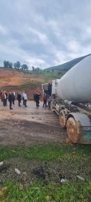 Siirt'te devrilen beton mikserinin sürücüsü yaralandı