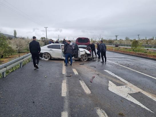 Konya'da 2 otomobil çarpıştı: 4 yaralı
