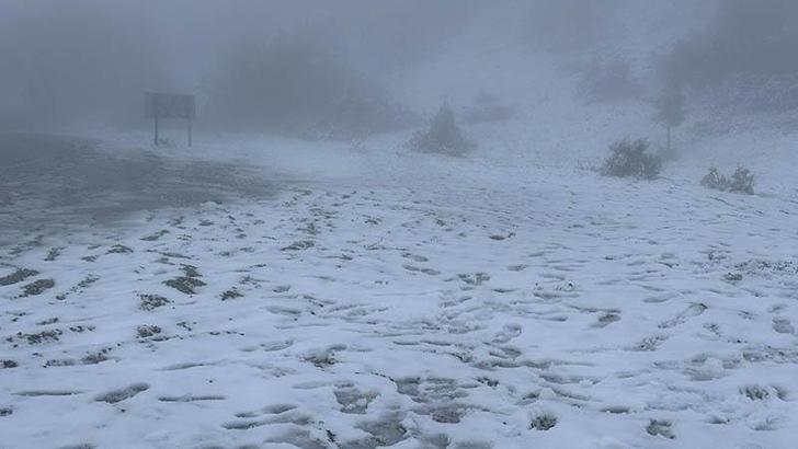 Spil Dağı’na mayısta kar yağdı