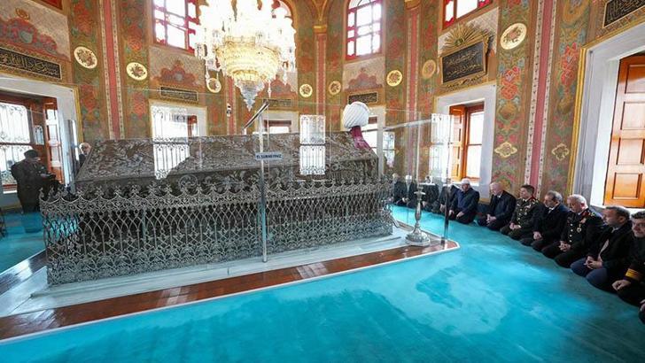 Fatih Sultan Mehmet, vefatının 545'inci yılında kabri başında anıldı
