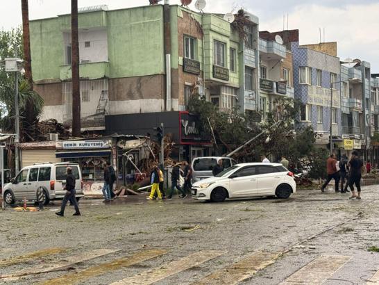 Şanlıurfa'da sağanak ve dolu: 12 yaralı