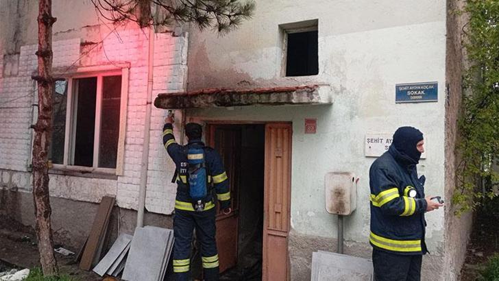 Evde çıkan yangında hayatını kaybetti