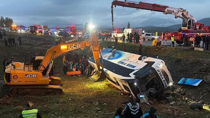 Malatya’daki otobüs kazasında ölen 3 kişinin kimlik tespiti yapıldı