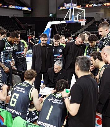 Merkezefendi'den basketbolda tarihi başarı