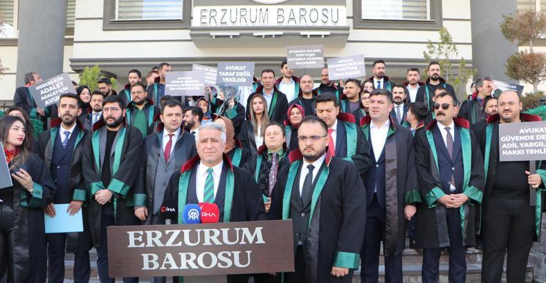 Bıçaklı saldırıya uğrayan avukat yara almadan kurtuldu; barodan destek açıklaması