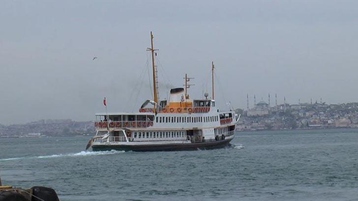 Kadıköy'de vapura binen Azerbaycanlı kadın kayboldu; çantası bulundu denizde aranıyor