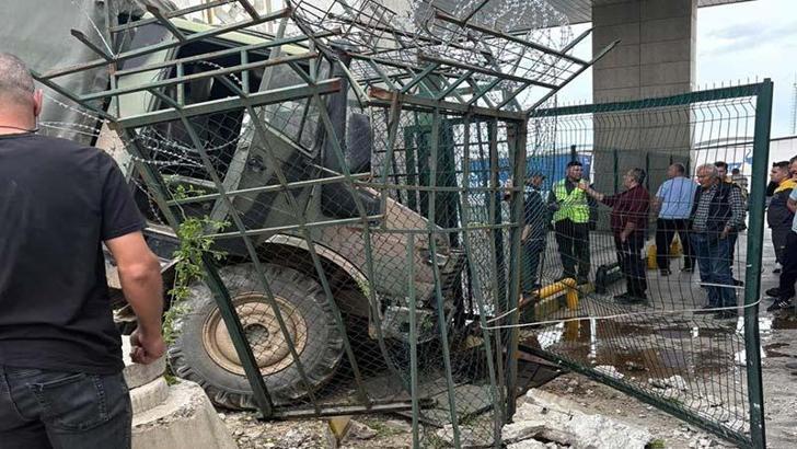 Hamzabeyli Sınır Kapısı'nda askeri araç duvara çarptı; 2 asker yaralı