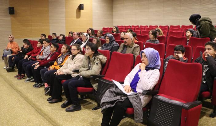 Ulusal Çocuk Sempozyumu’nda 123 öğrenci güncel sorunlarla ilgili 93 bildiri sundu
