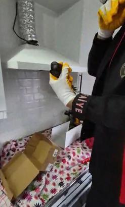 Osmaniye’de aspiratör borusuna giren 3 kırlangıç kurtarıldı