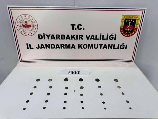 Diyarbakır’da 31 tarihi sikke ele geçirildi: 1 gözaltı