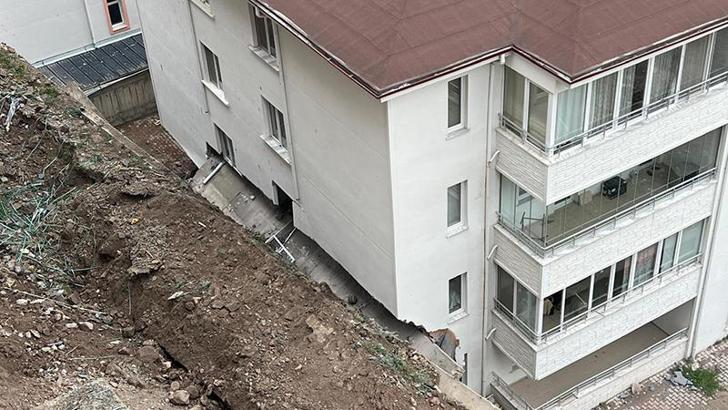 İstinat duvarı çöktü; 4 katlı binanın 8 dairesi tahliye edildi