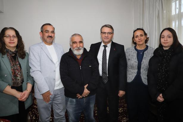 Bursa'da lise öğrencilerinden yaşlılara moral ziyareti