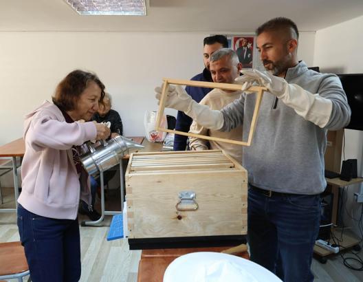 Büyükşehir’in arıcılık kurslarına yoğun ilgi