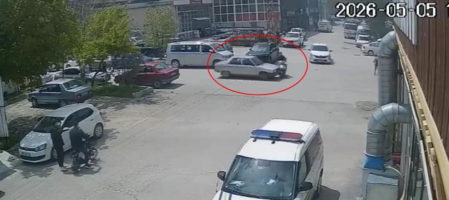 Otomobille çarpışan motosiklet sürücüsü yaralandı